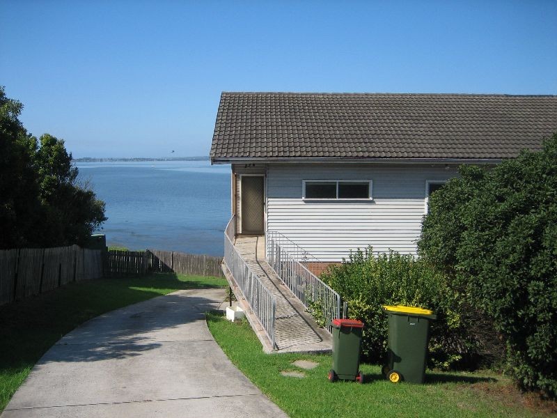 1/121 Northcliffe Drive, Lake Heights NSW 2502