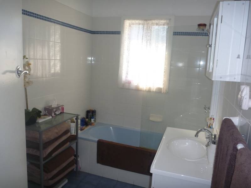 292 Northcliffe Drive, Lake Heights NSW 2502