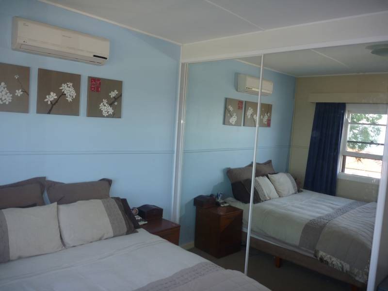292 Northcliffe Drive, Lake Heights NSW 2502