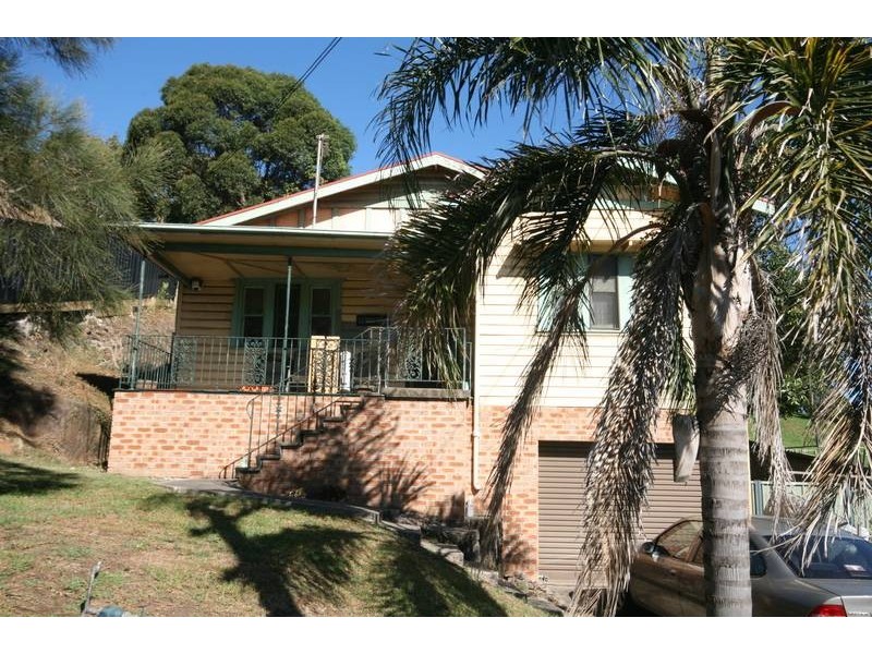 273 Flagstaff Road, Lake Heights NSW 2502