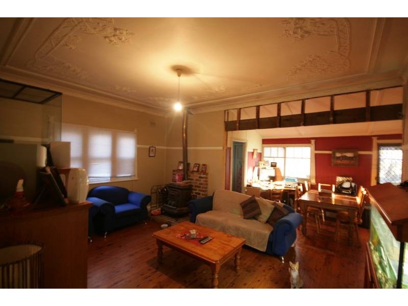 273 Flagstaff Road, Lake Heights NSW 2502