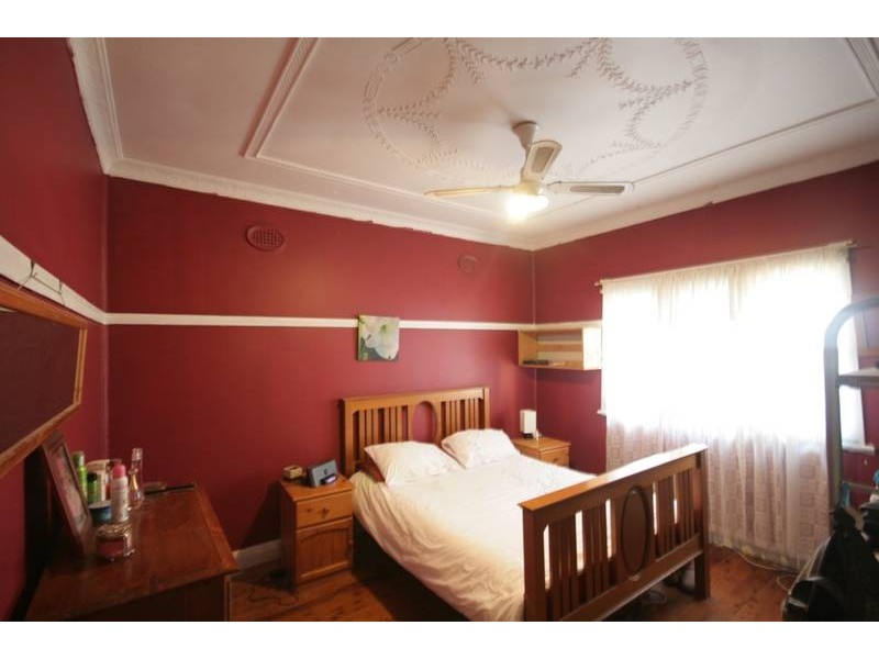 273 Flagstaff Road, Lake Heights NSW 2502