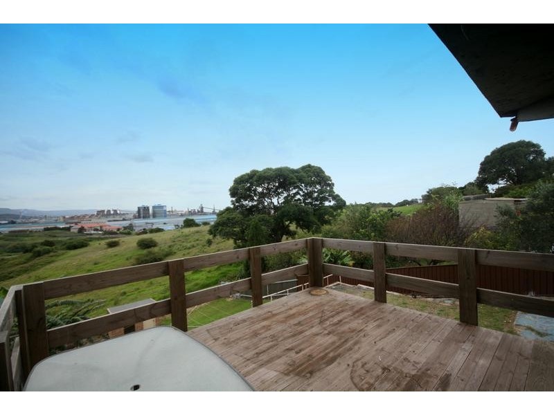 2/124 Flagstaff Road, Lake Heights NSW 2502
