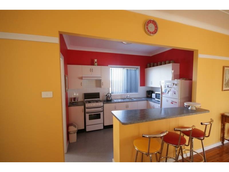 95 Albert St, Unanderra NSW 2526