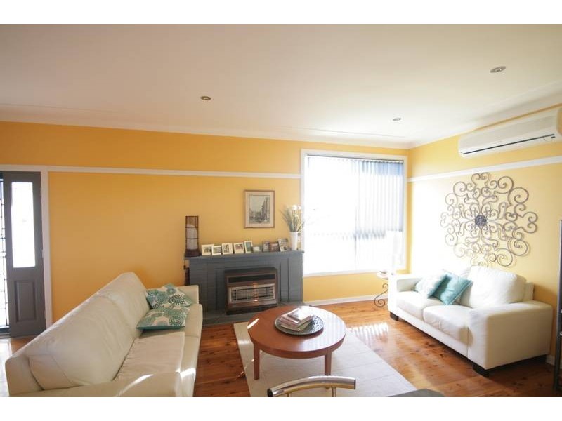 95 Albert St, Unanderra NSW 2526