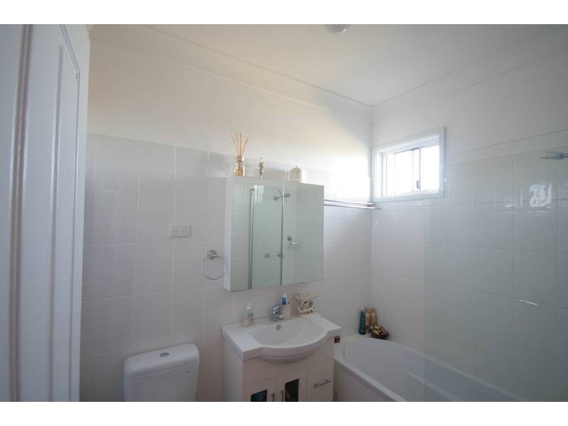 95 Albert St, Unanderra NSW 2526