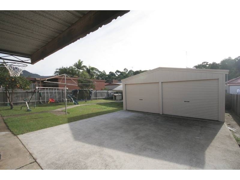 12 Beatus Street, Unanderra NSW 2526
