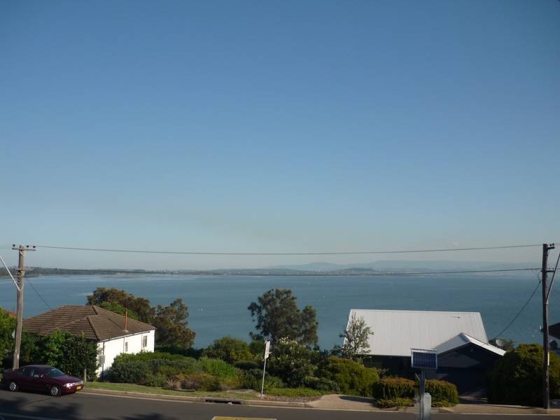 292 Northcliffe Drive, Lake Heights NSW 2502