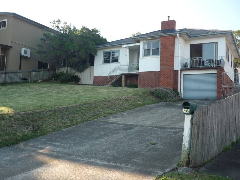 292 Northcliffe Drive, Lake Heights NSW 2502