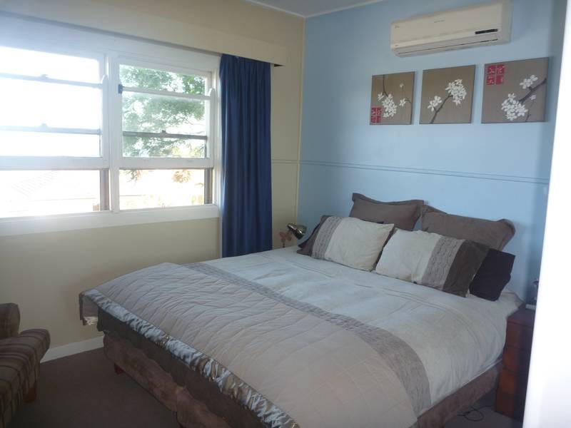 292 Northcliffe Drive, Lake Heights NSW 2502