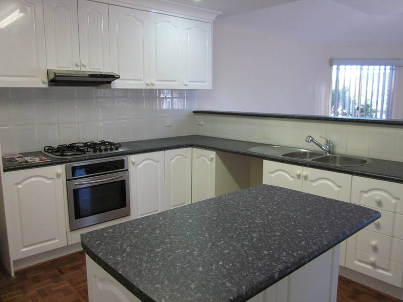 8 White Place, Figtree NSW 2525