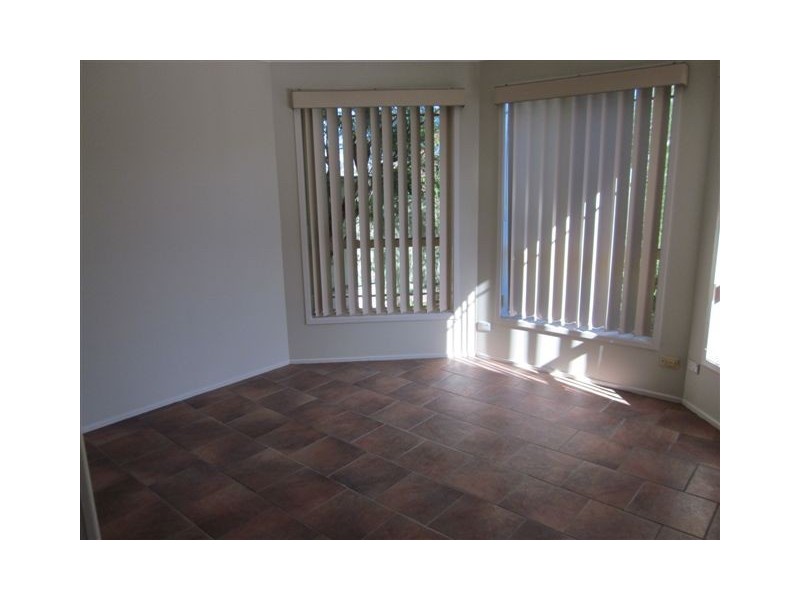 8 White Place, Figtree NSW 2525