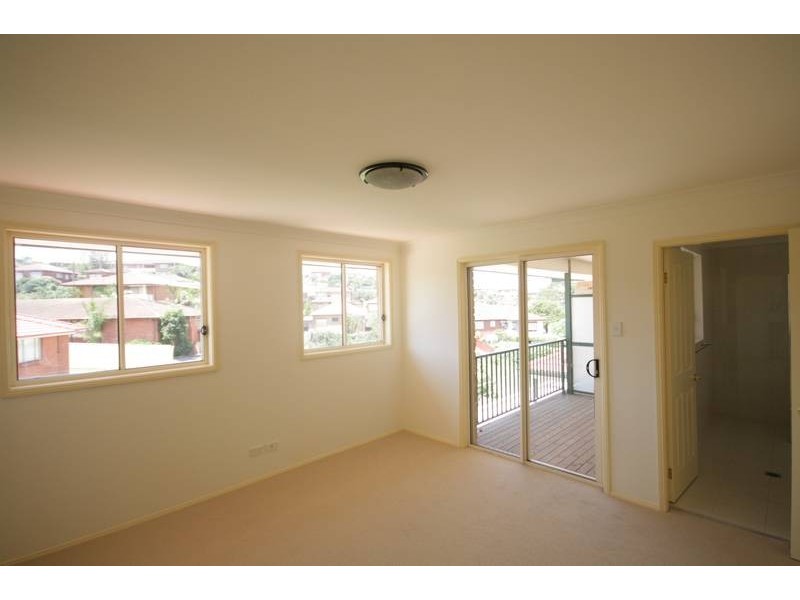 33B Chisholm Road, Lake Heights NSW 2502