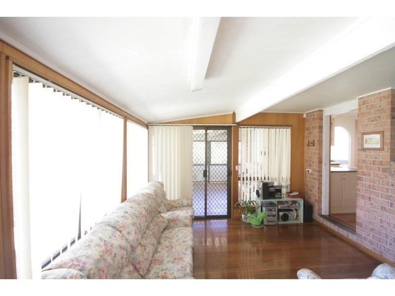 15 Stanley Ave, Farmborough Heights NSW 2526