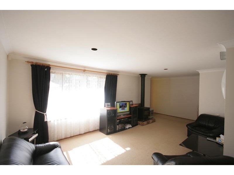 15 Stanley Ave, Farmborough Heights NSW 2526