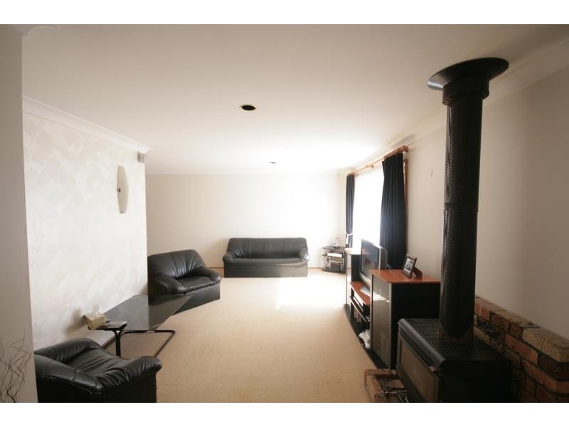 15 Stanley Ave, Farmborough Heights NSW 2526