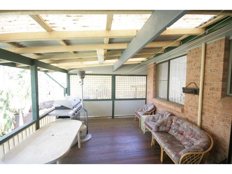 15 Stanley Ave, Farmborough Heights NSW 2526