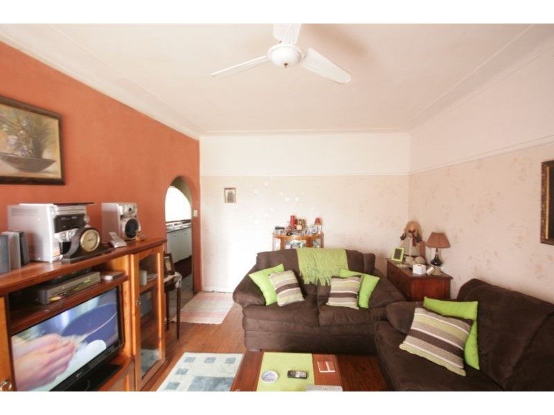 44 Hurt Parade, Unanderra NSW 2526