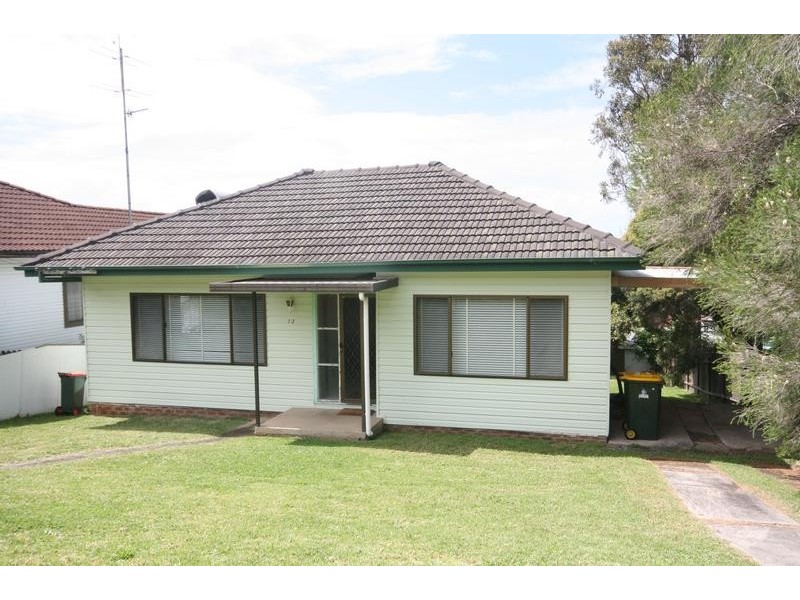 13 Beveles Ave, Unanderra NSW 2526
