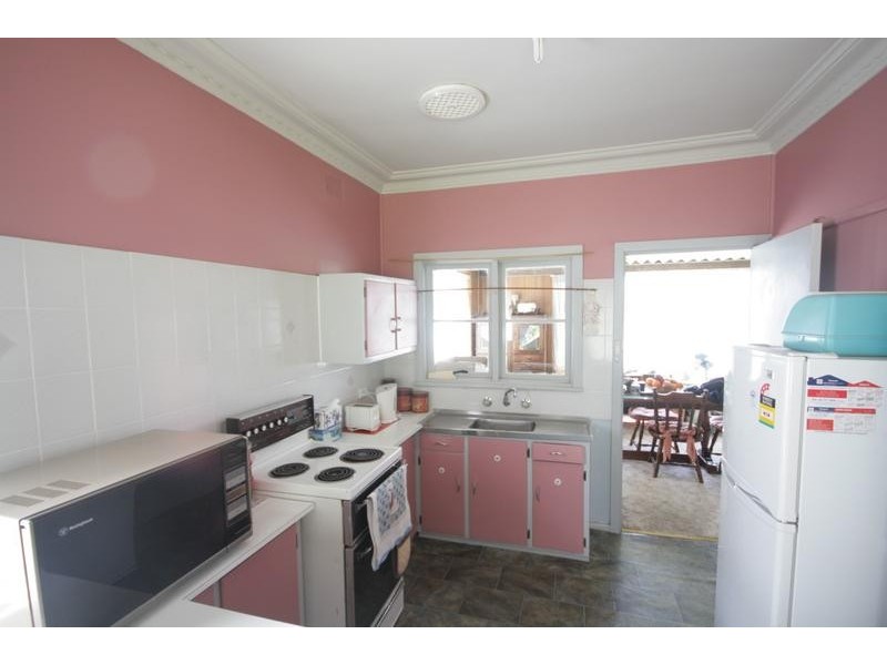 13 Beveles Ave, Unanderra NSW 2526