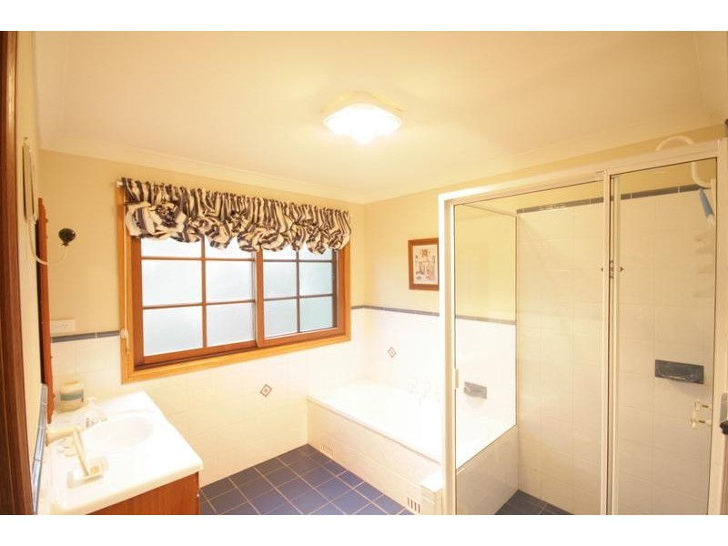 24 Koombala Grove, Cordeaux Heights NSW 2526