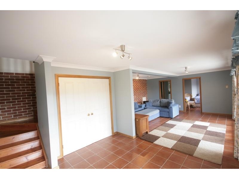 24 Koombala Grove, Cordeaux Heights NSW 2526