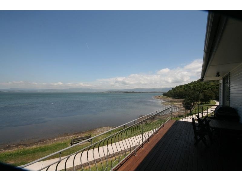 121 Northcliffe Drive, Lake Heights NSW 2502