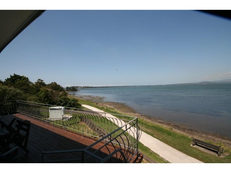 121 Northcliffe Drive, Lake Heights NSW 2502