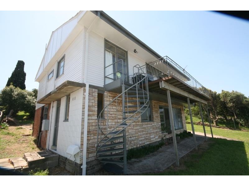 121 Northcliffe Drive, Lake Heights NSW 2502