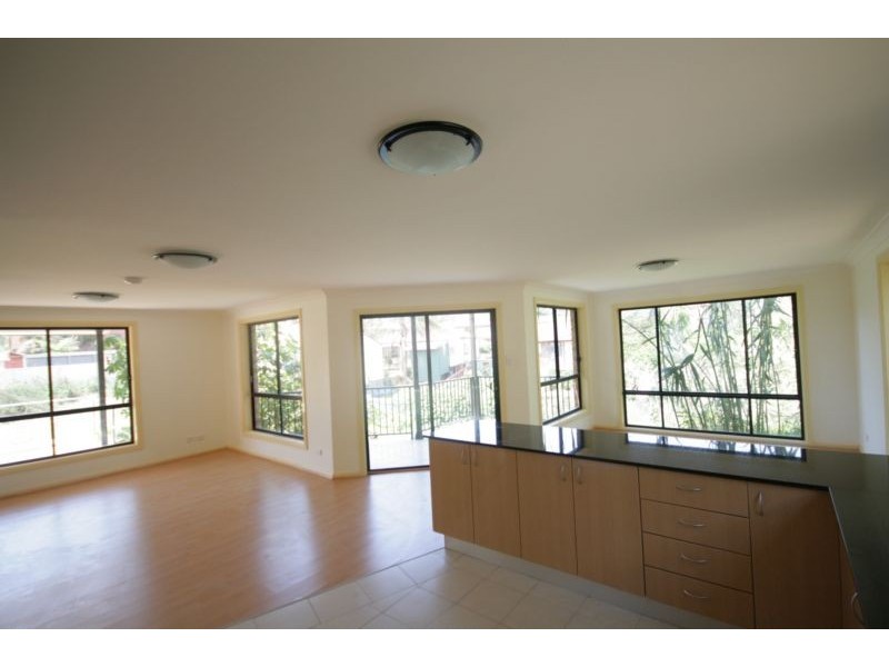 33D Chisholm Road, Lake Heights NSW 2502