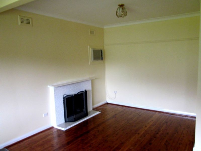 41 Lake Heights Road, Lake Heights NSW 2502