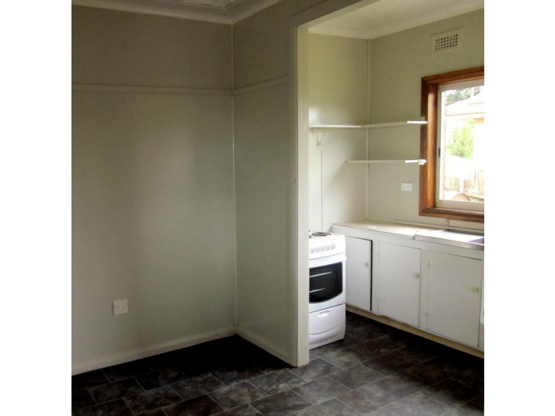 41 Lake Heights Road, Lake Heights NSW 2502