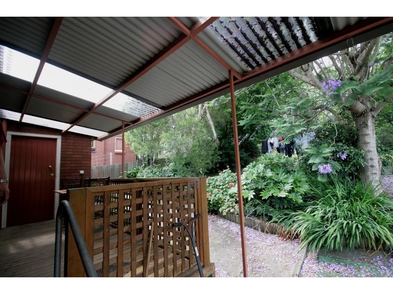 374 Northcliffe Drive, Lake Heights NSW 2502