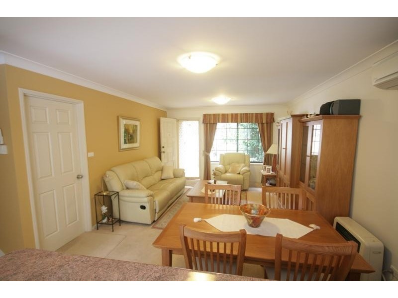 2/46 Cummins Street, Unanderra NSW 2526