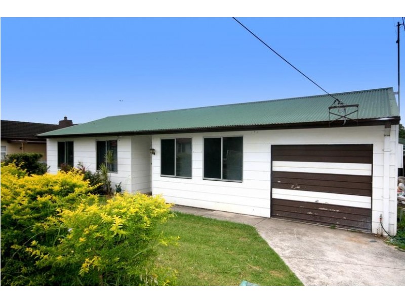 27 Waples Road, Unanderra NSW 2526