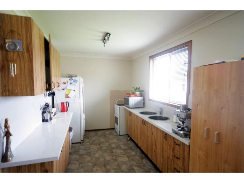 27 Waples Road, Unanderra NSW 2526