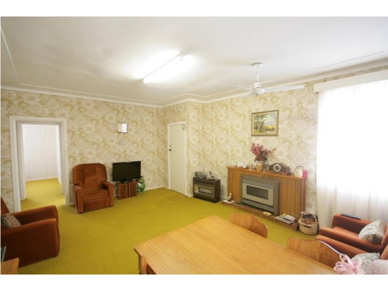 16 Maynes Parade, Unanderra NSW 2526