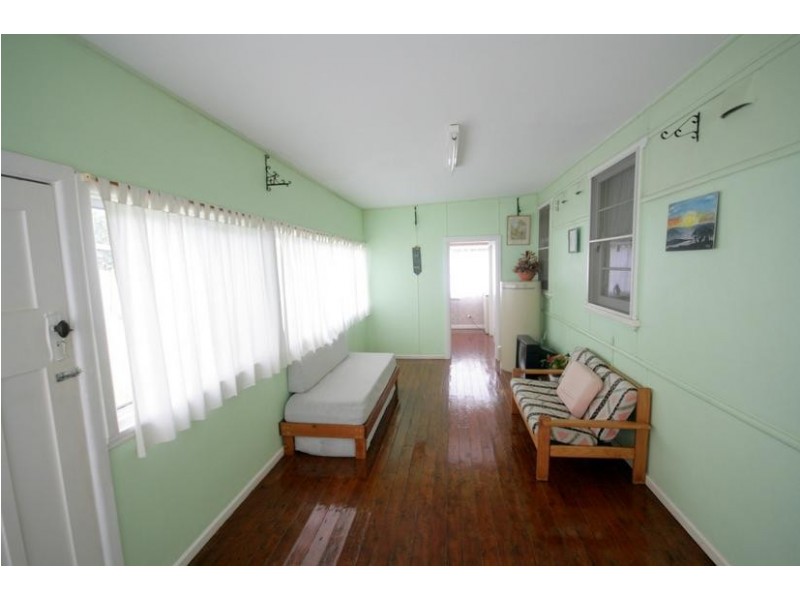 16 Maynes Parade, Unanderra NSW 2526