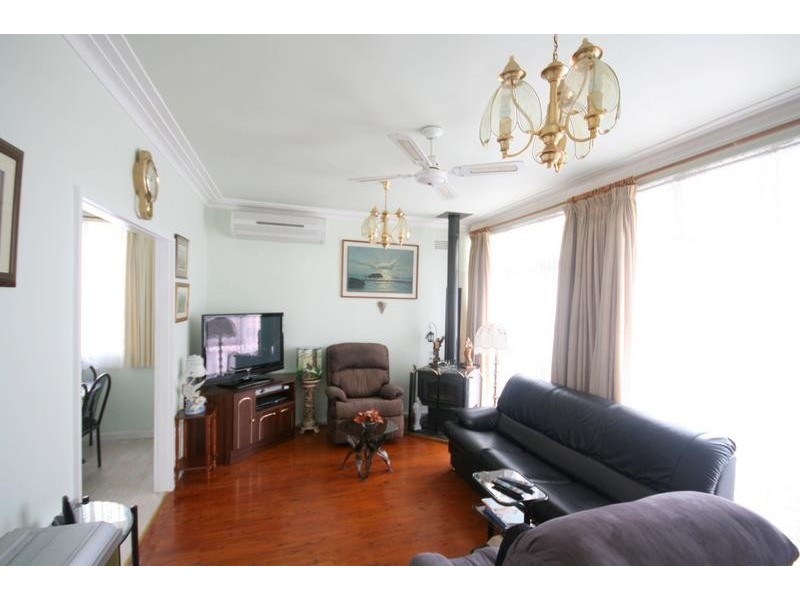 43 Waples Road, Unanderra NSW 2526