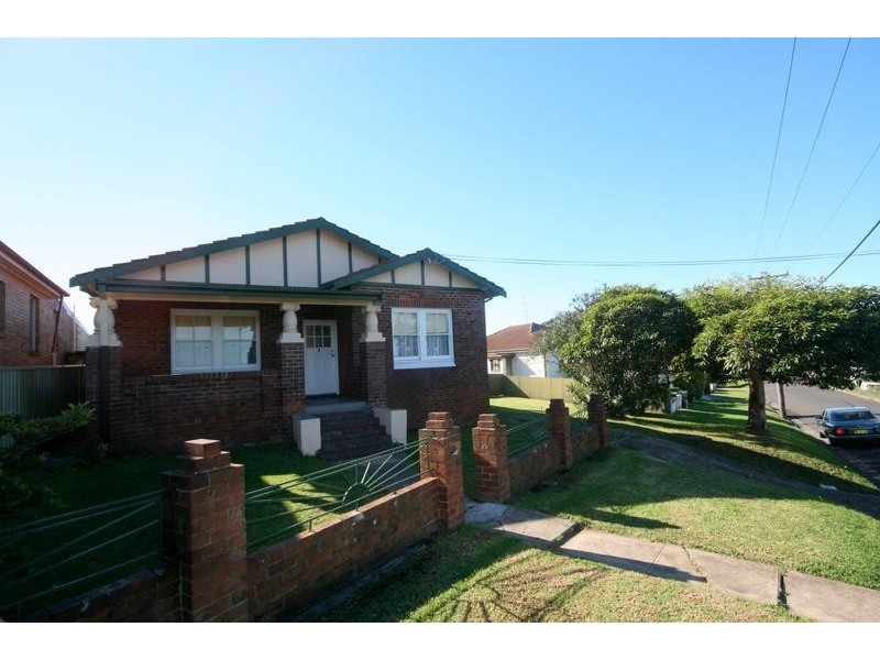 4 Bruce Road, Warrawong NSW 2502