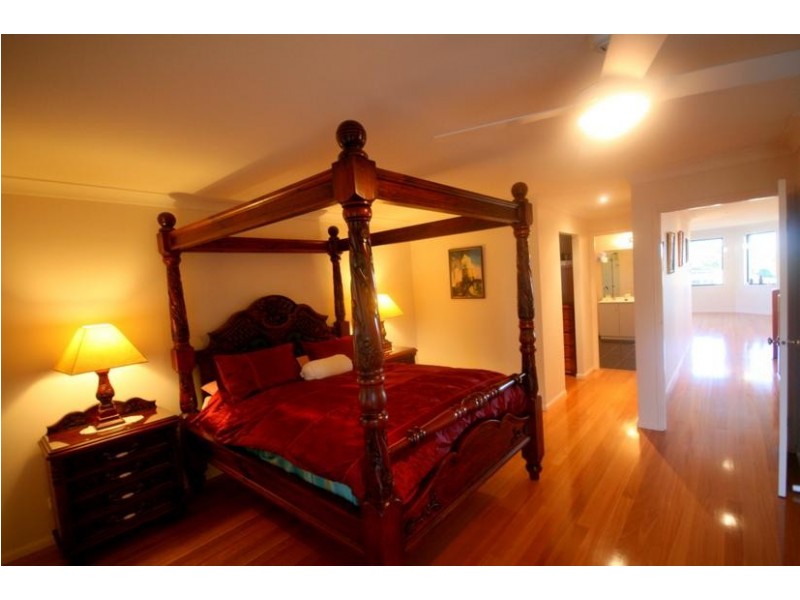 115 Shearwater Drive, Lake Heights NSW 2502