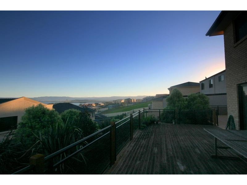 115 Shearwater Drive, Lake Heights NSW 2502