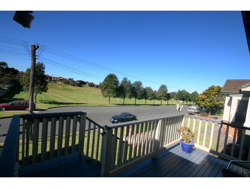 44 Barina Avenue, Lake Heights NSW 2502