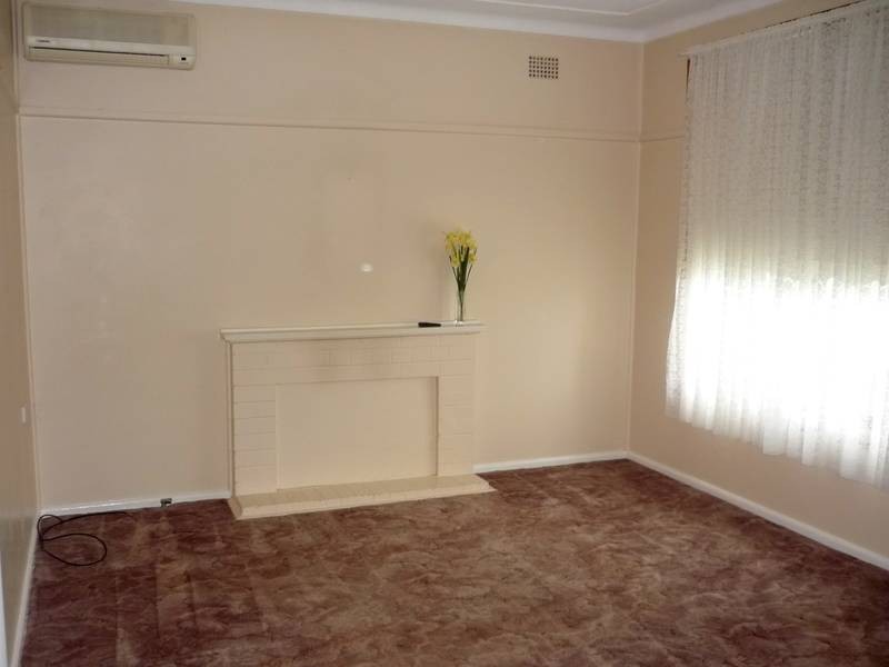 25 Blackman Parade, Unanderra NSW 2526