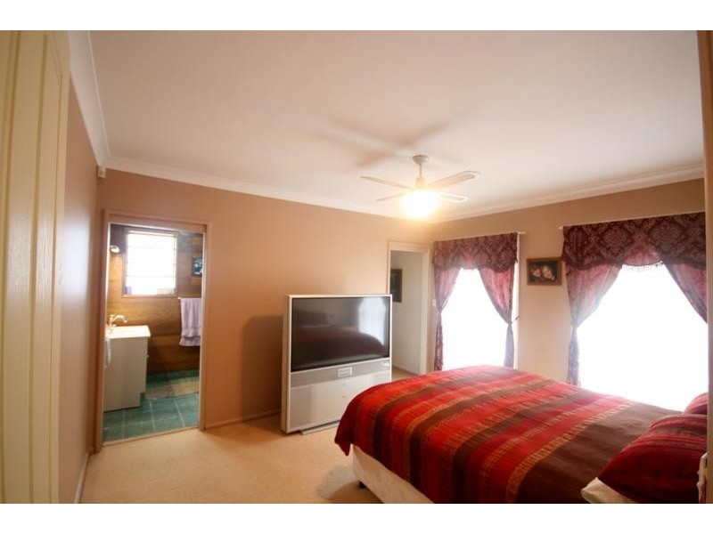 6 Aminya Place, Farmborough Heights NSW 2526