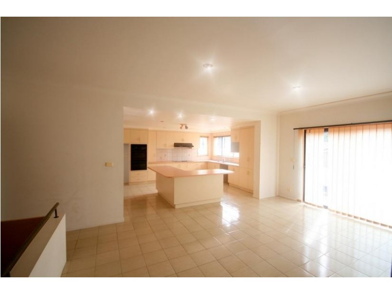 92 Tamarind Drive, Cordeaux Heights NSW 2526
