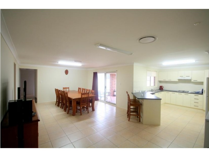 8 McLeod Place, Horsley NSW 2530