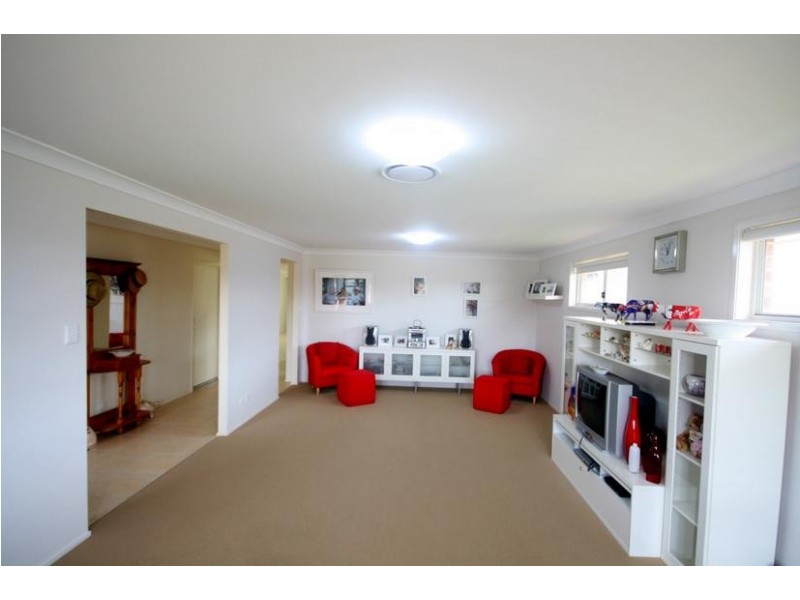 8 McLeod Place, Horsley NSW 2530