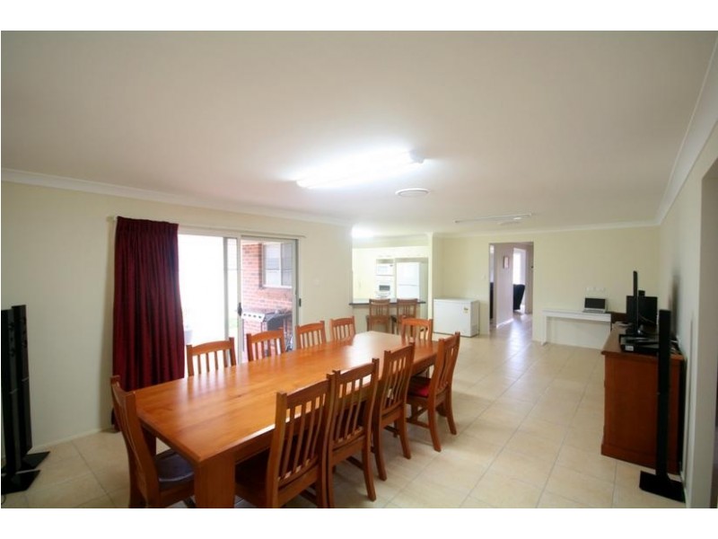 8 McLeod Place, Horsley NSW 2530