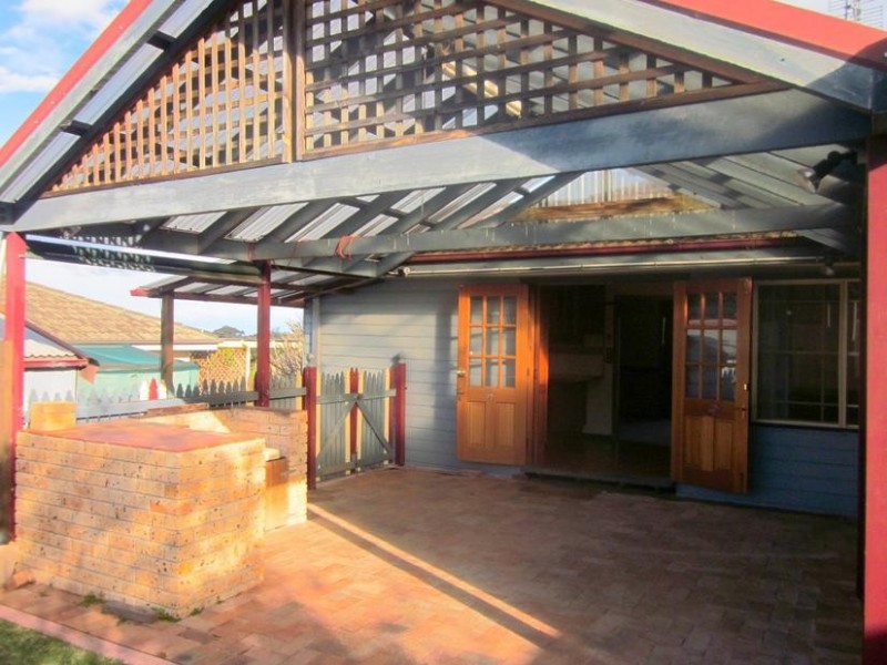 72 Stanley Avenue, Farmborough Heights NSW 2526